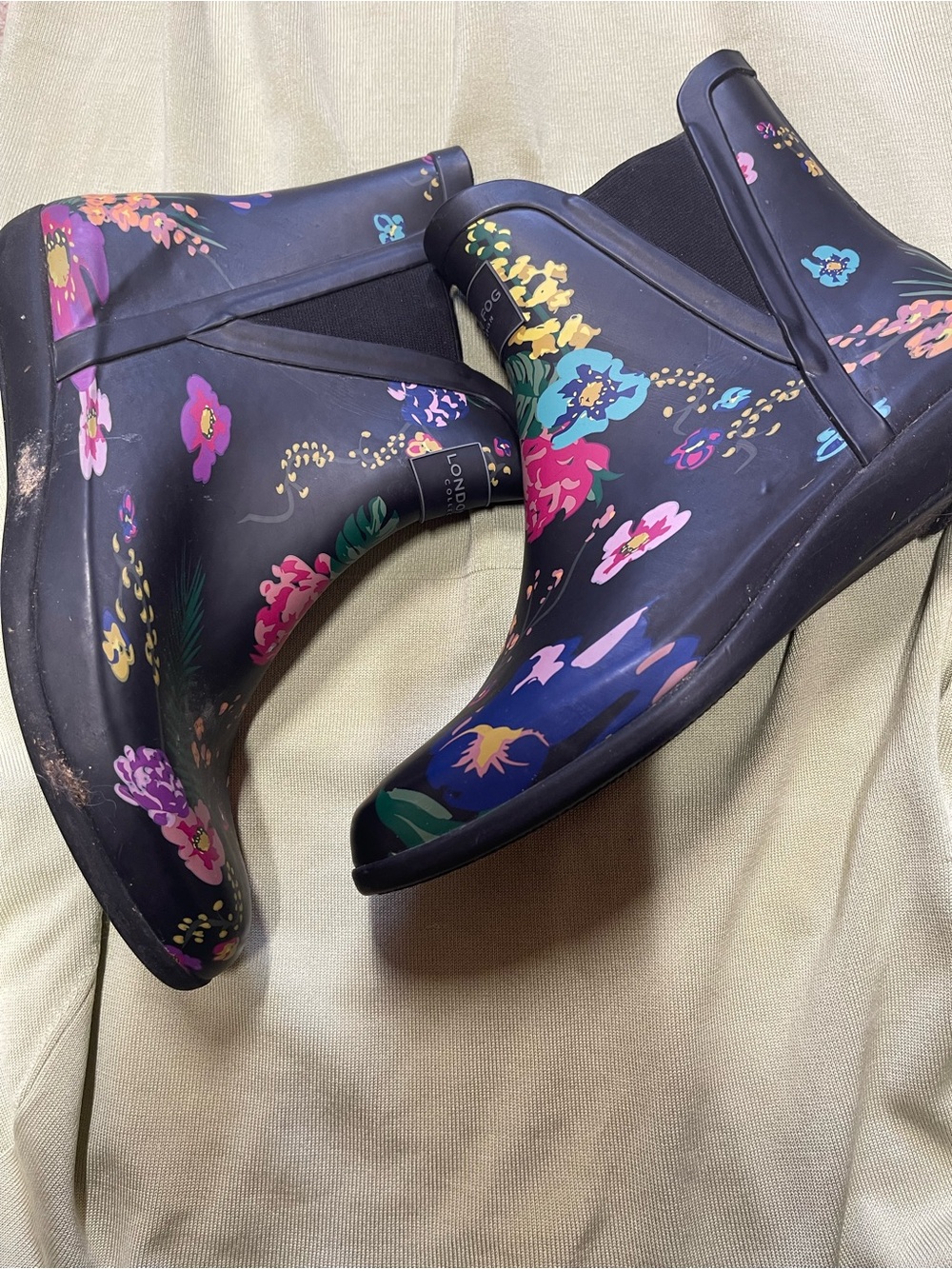 London Fog Women's Black Floral Rain Chelsea Boots size 9M